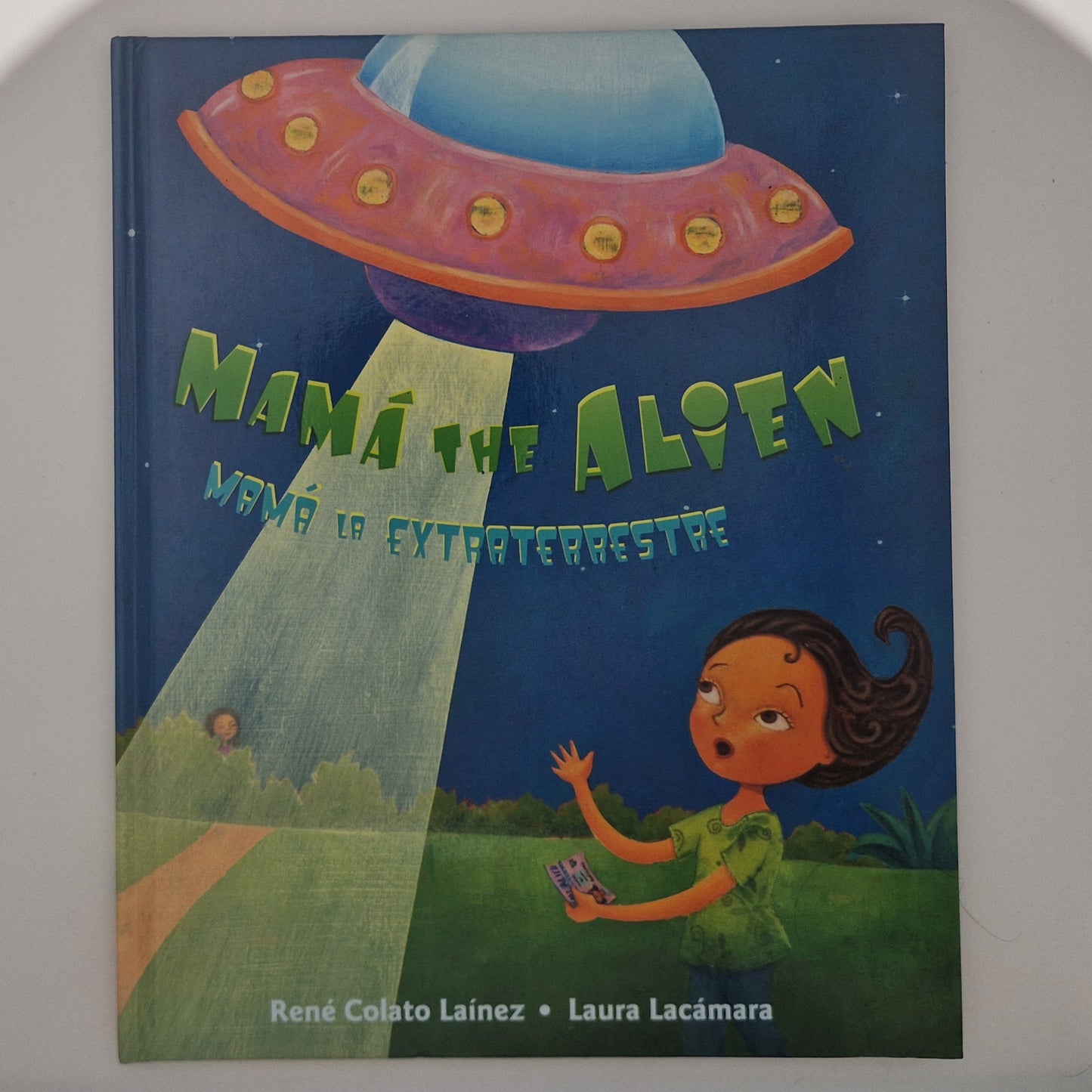[ESP] Mamá the Alien / Mamá la Extraterrestre